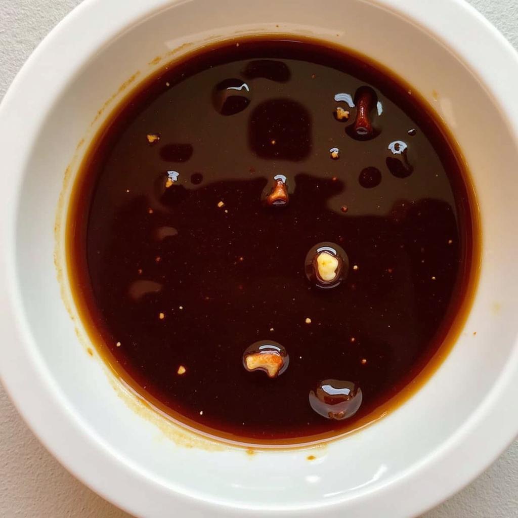 Sốt chili balsamic glaze sánh mịn, màu nâu cánh gián đẹp mắt