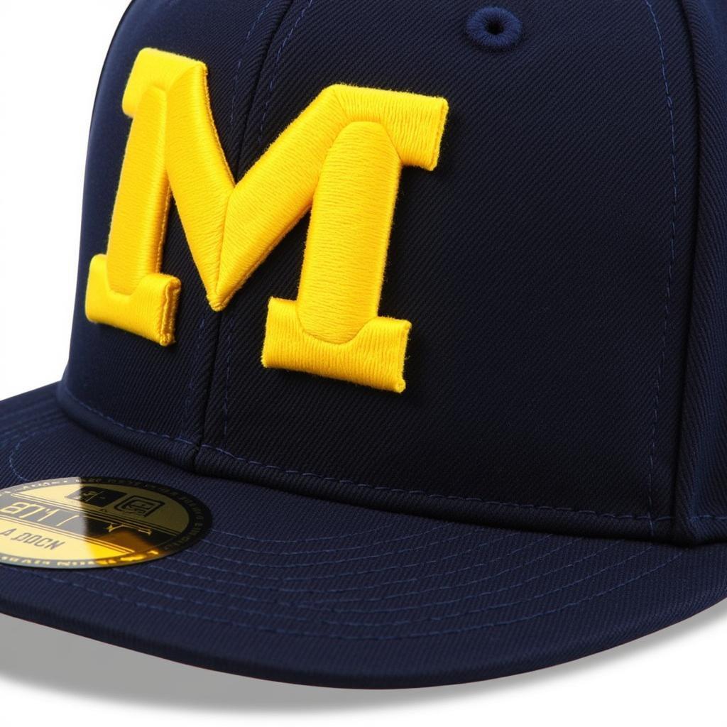 Chất Liệu Và Thiết Kế Của Michigan Fitted Cap